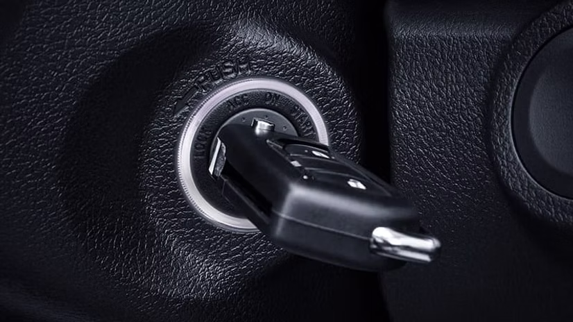 hilux-d-cab-start-stop-engine